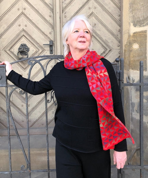 Pullover mit Tasche, schwarz